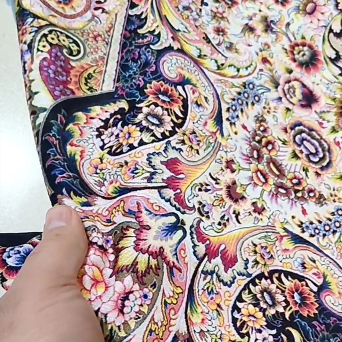 رومیزی سندس طرح فرش - مخمل - چاپی - رنگارنگ